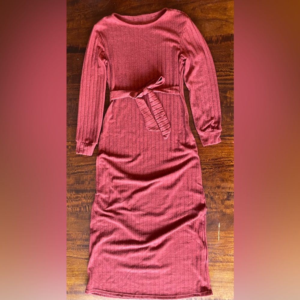 Women’s Size L Elegant Rusty Red Long Sleeve Maxi Sweater Dress with Waist Tie